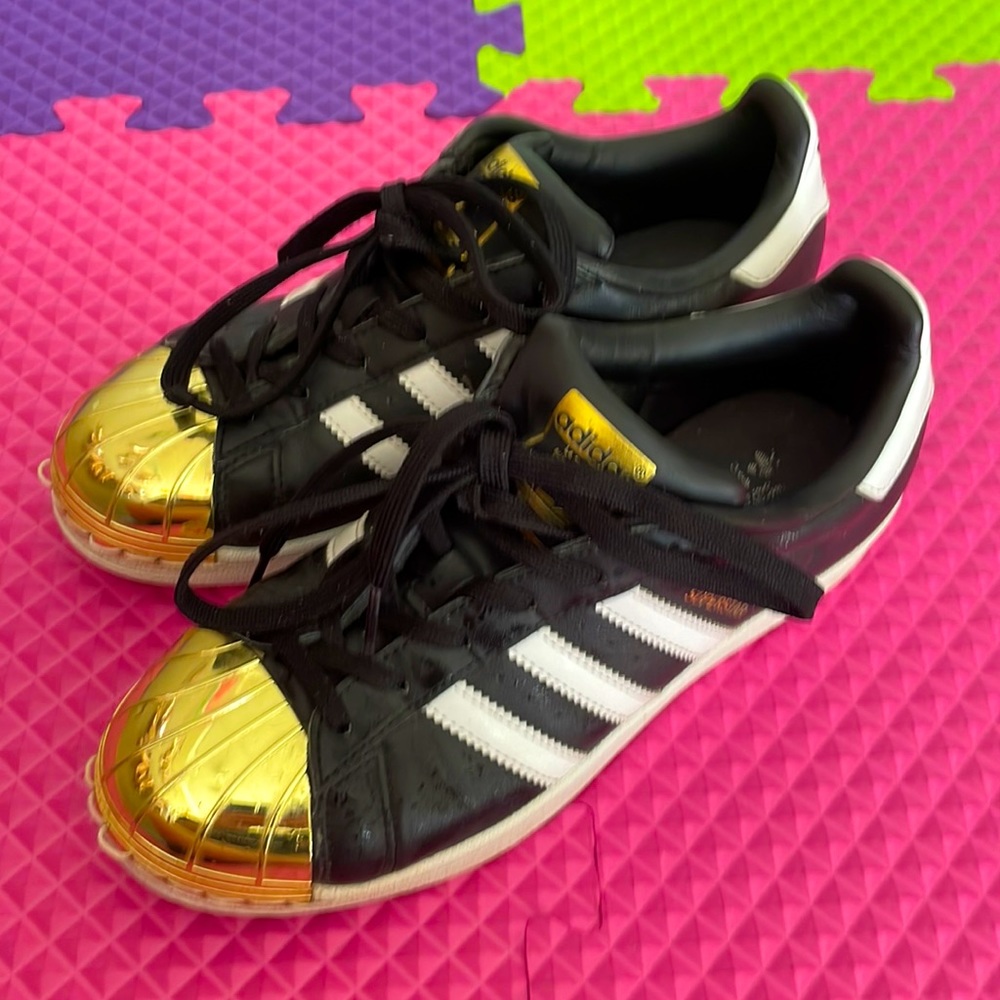 Woman shoes, Adidas superstar gold toe, size 6.5, color: gold, white, black